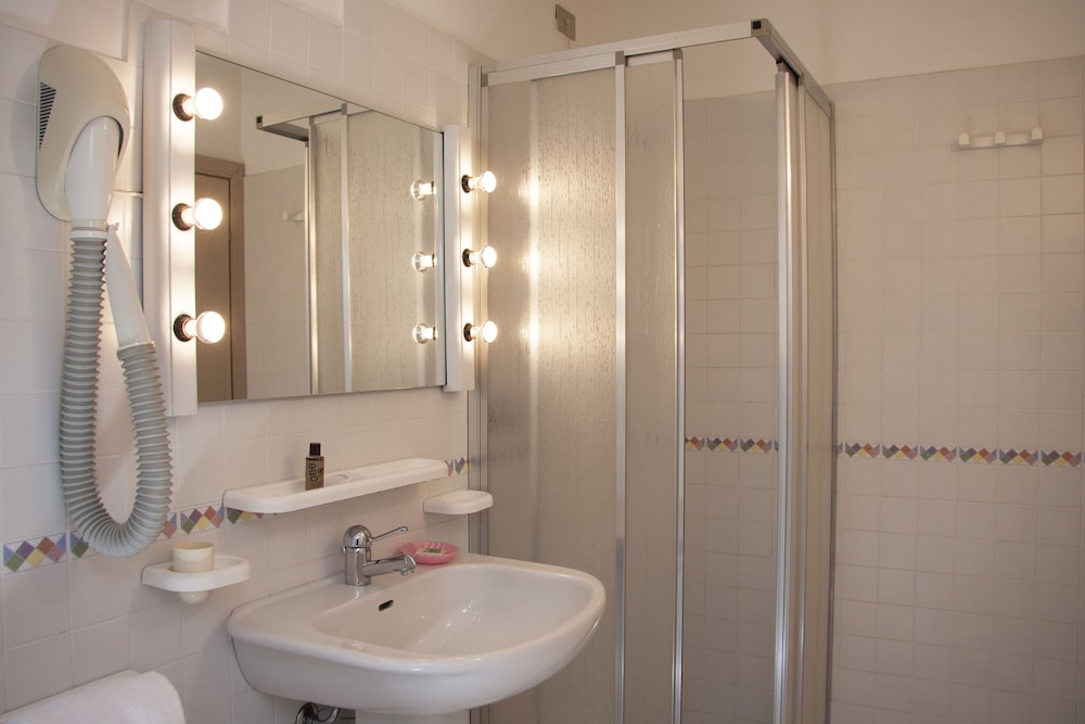 Hotel Ca' Serena — Hotel rooms in Sirmione, Lombardy
