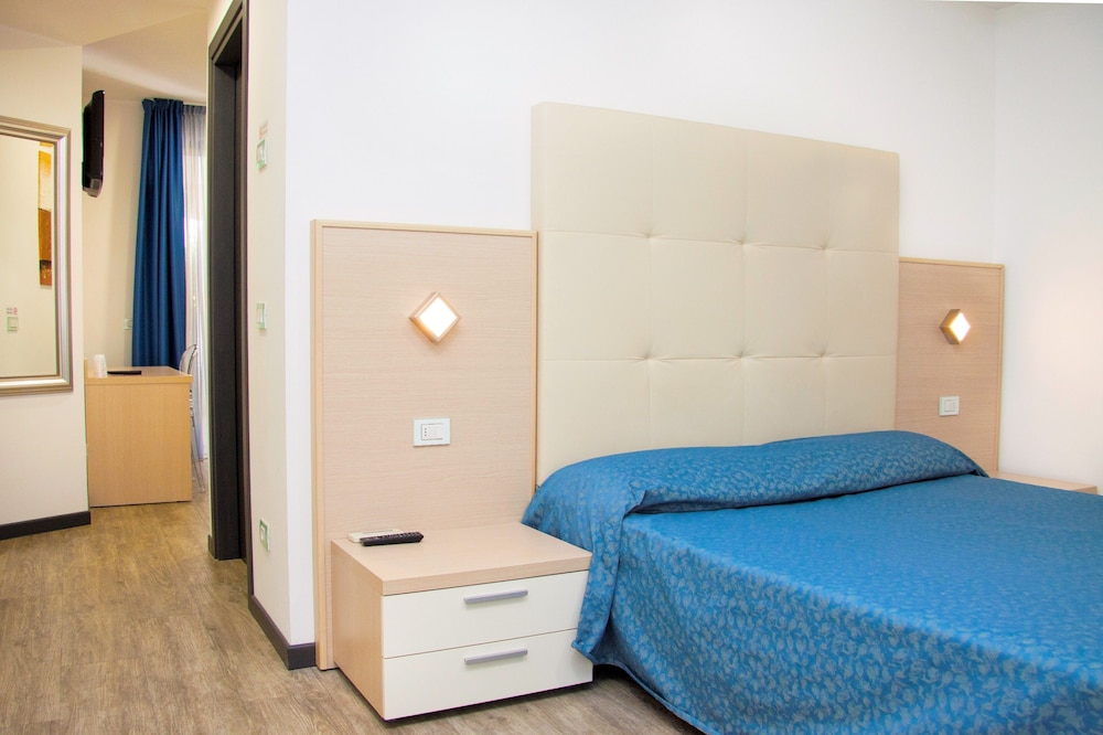 Hotel Ca' Serena — Hotel rooms in Sirmione, Lombardy