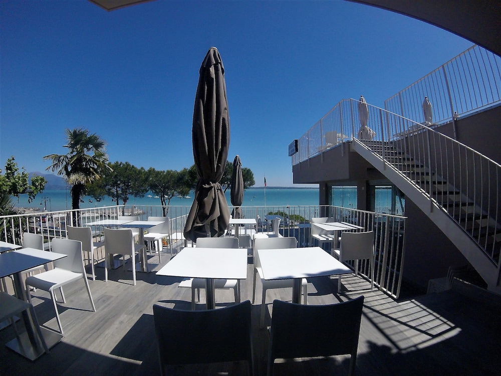 Hotel Ca' Serena — Restaurant & bars in Sirmione, Lombardy