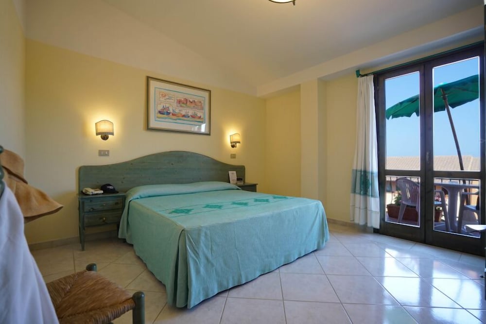Nicolaus Club Torre Moresca — Hotel rooms in Orosei, Sardinia