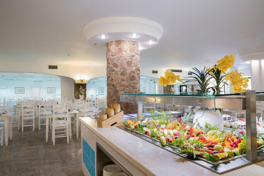 Nicolaus Club Torre Moresca — Restaurant & bars in Orosei, Sardinia