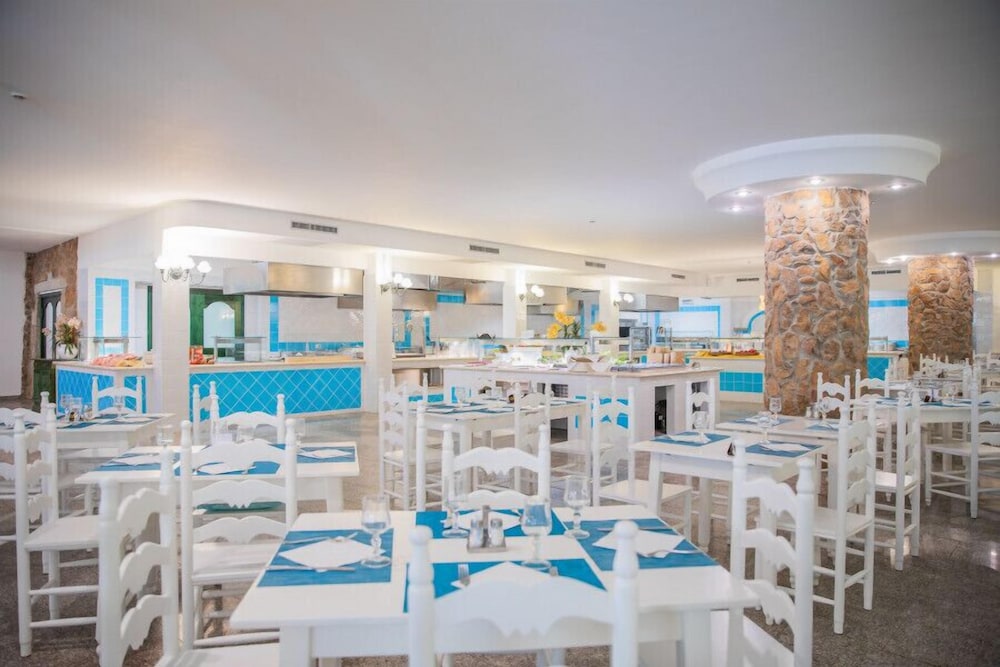 Nicolaus Club Torre Moresca — Restaurant & bars in Orosei, Sardinia