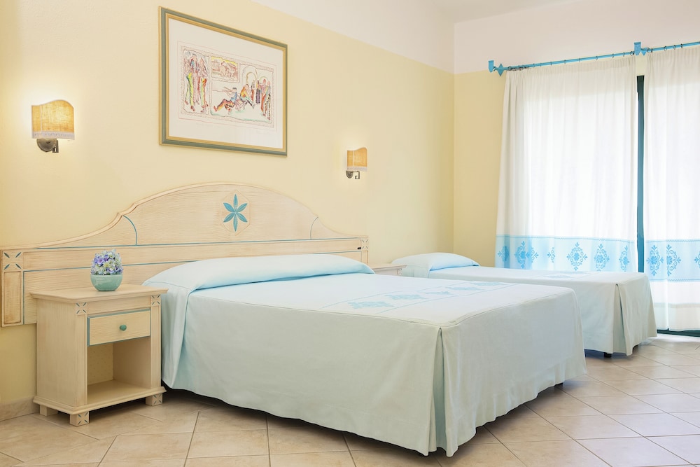 Club Hotel Marina Beach — Hotel rooms in Orosei, Sardinia