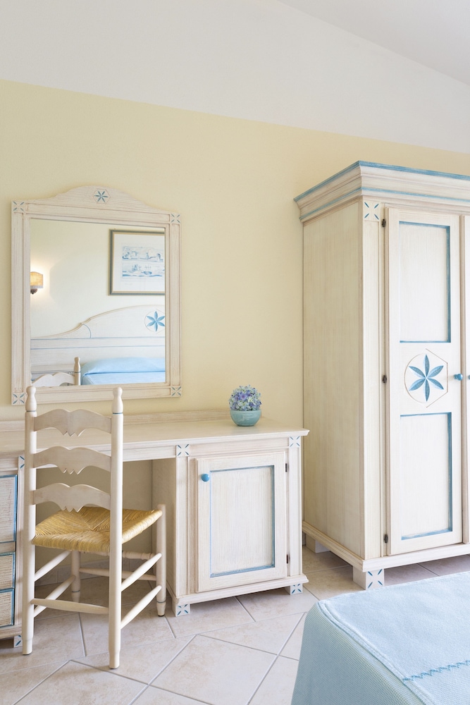 Club Hotel Marina Beach — Hotel rooms in Orosei, Sardinia