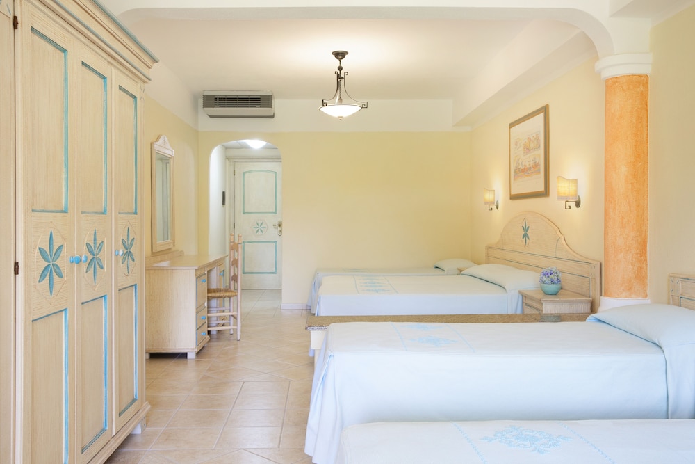 Club Hotel Marina Beach — Hotel rooms in Orosei, Sardinia