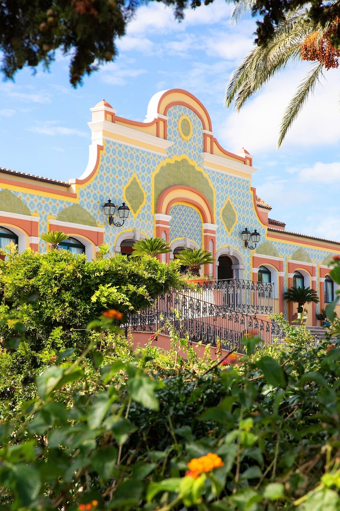 Club Hotel Marina Beach — Hotel building in Orosei, Sardinia
