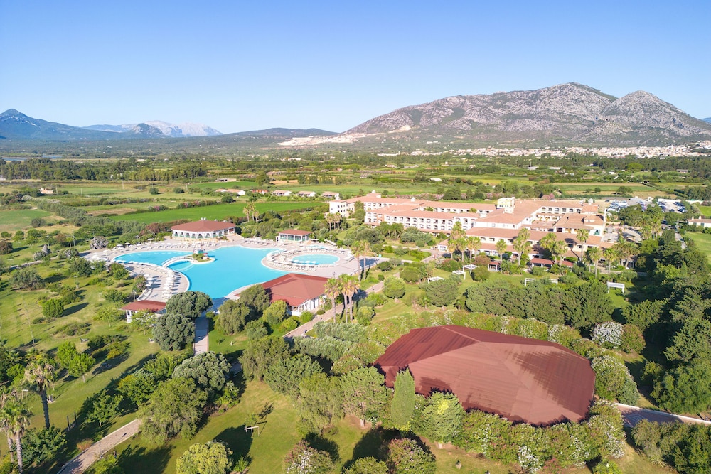 Club Hotel Marina Beach — Swimming pool in Orosei, Sardinia