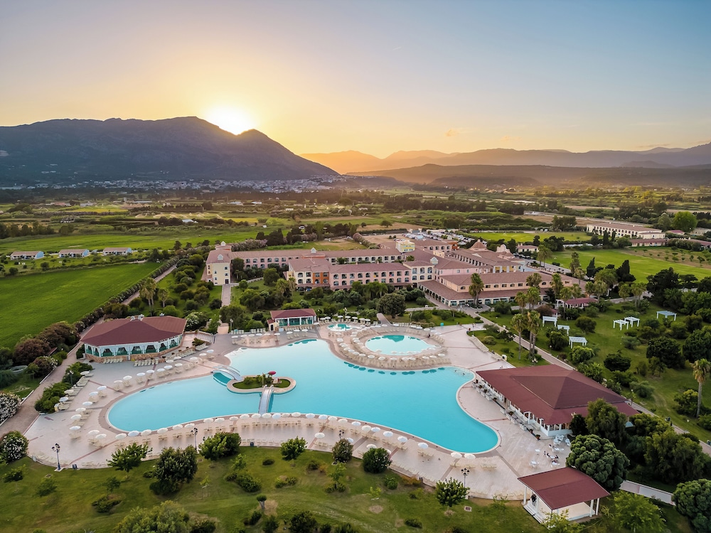 Club Hotel Marina Beach — Swimming pool in Orosei, Sardinia