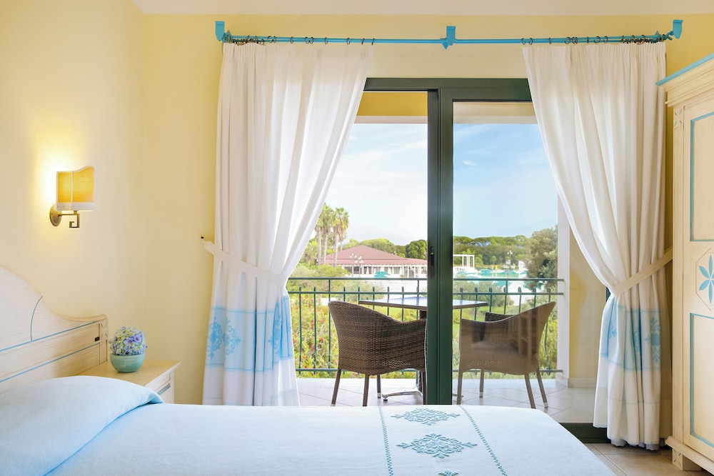 Club Hotel Marina Beach — Hotel rooms in Orosei, Sardinia