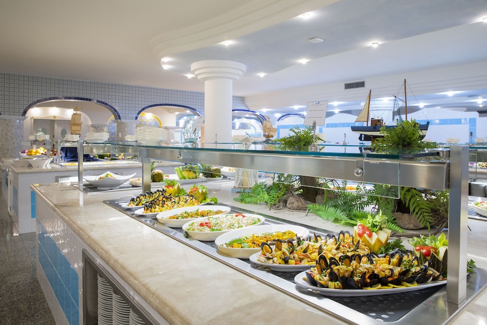 Club Hotel Marina Beach — Restaurant & bars in Orosei, Sardinia