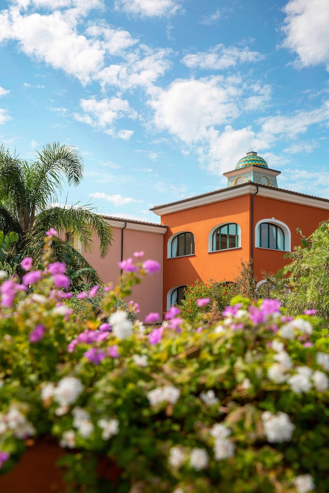 Club Hotel Marina Beach — Hotel building in Orosei, Sardinia