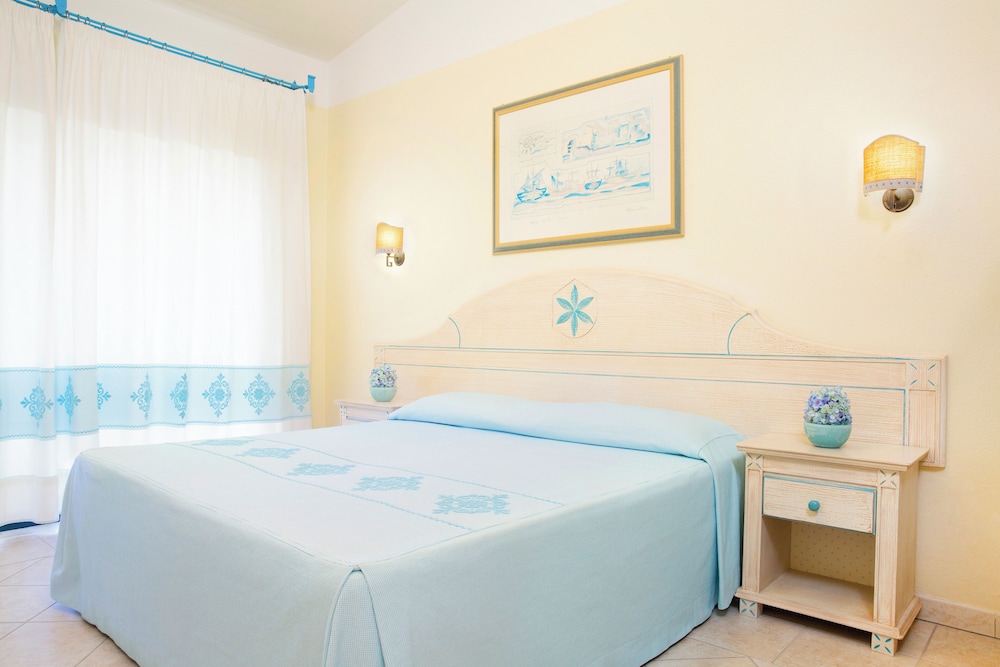 Club Hotel Marina Beach — Hotel rooms in Orosei, Sardinia