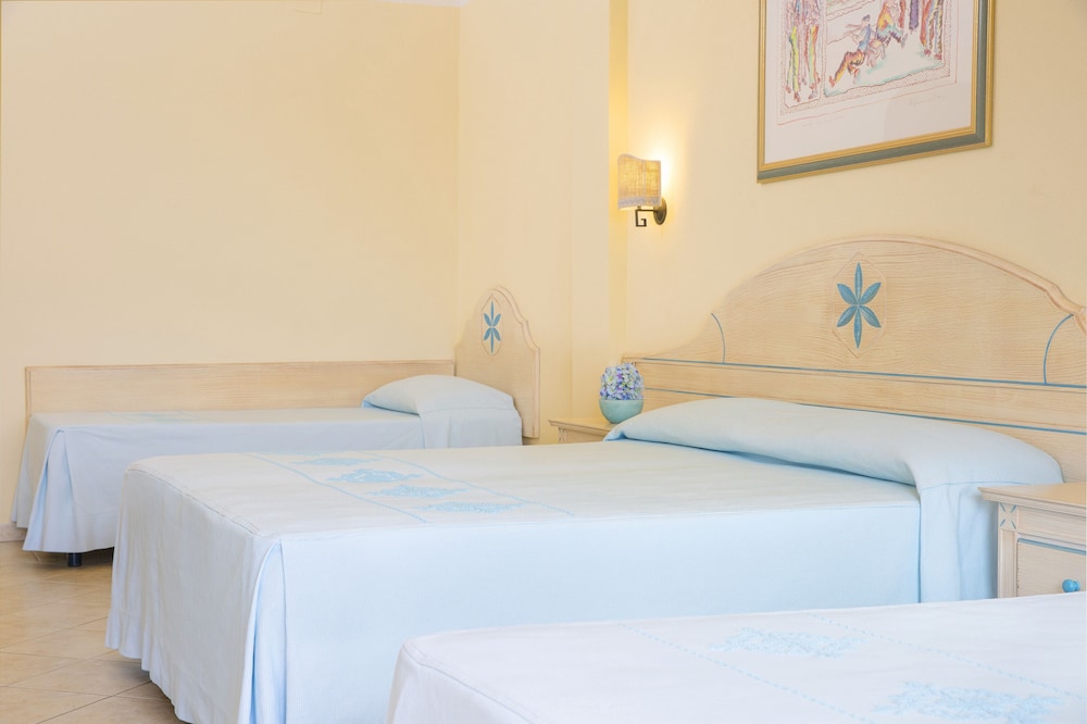 Club Hotel Marina Beach — Hotel rooms in Orosei, Sardinia