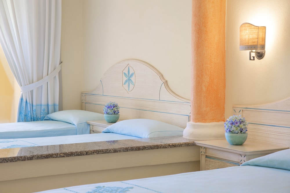 Club Hotel Marina Beach — Hotel rooms in Orosei, Sardinia