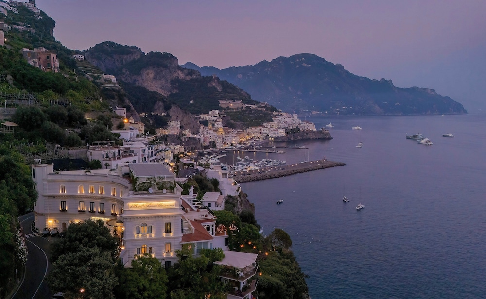 Santa Caterina — Hotel building in Amalfi, Campania