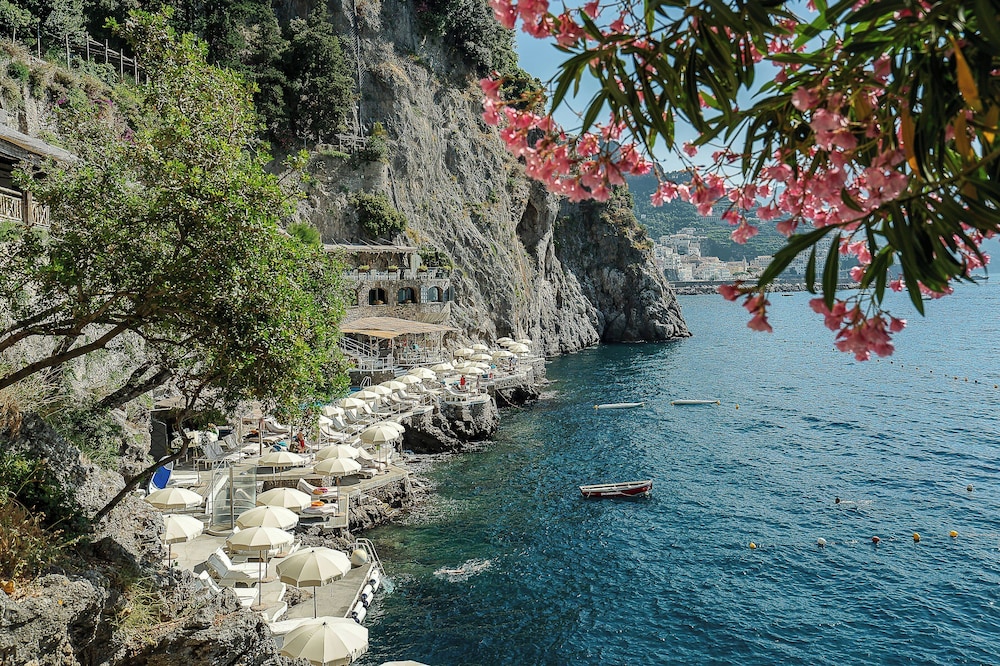 Santa Caterina — Beach in Amalfi, Campania