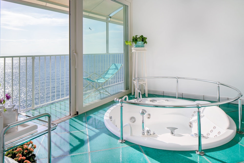 Santa Caterina — Hotel rooms in Amalfi, Campania