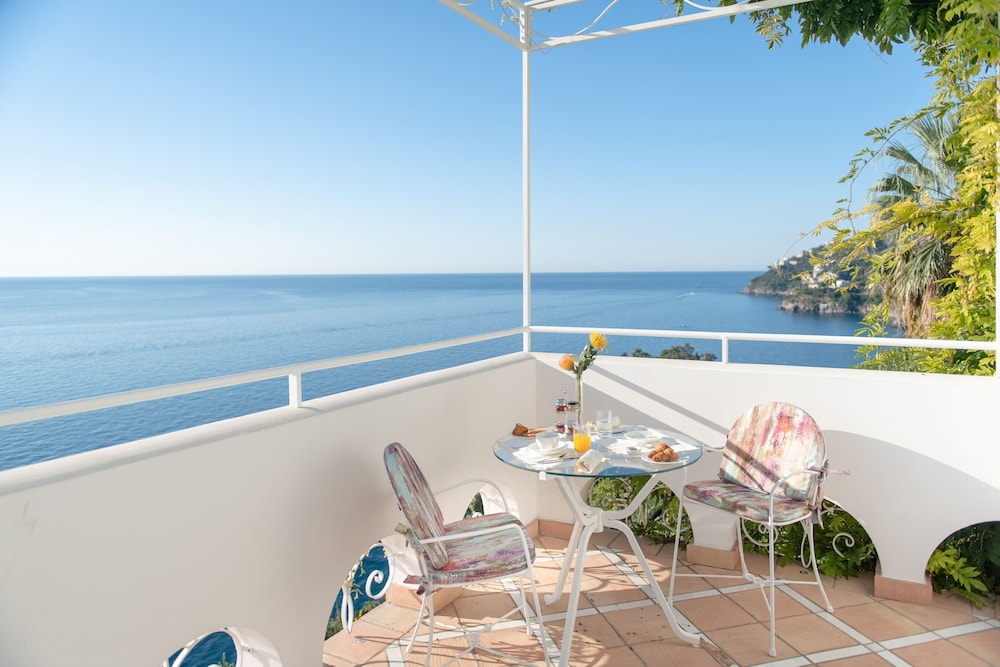Santa Caterina — Hotel rooms in Amalfi, Campania