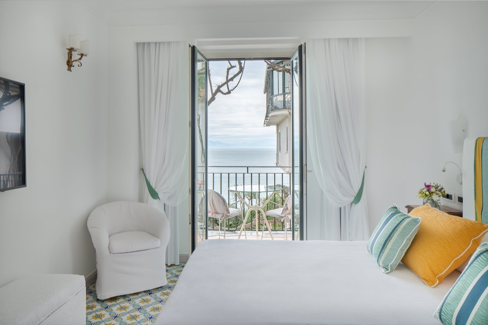 Santa Caterina — Hotel rooms in Amalfi, Campania