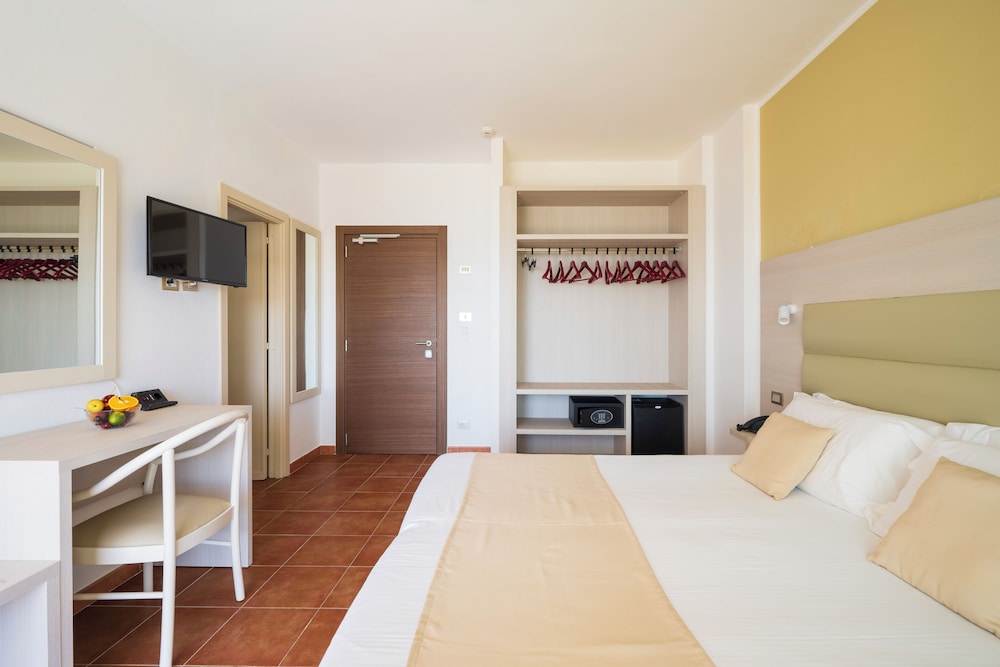 Hotel Florida — Hotel rooms in Alghero, Sardinia