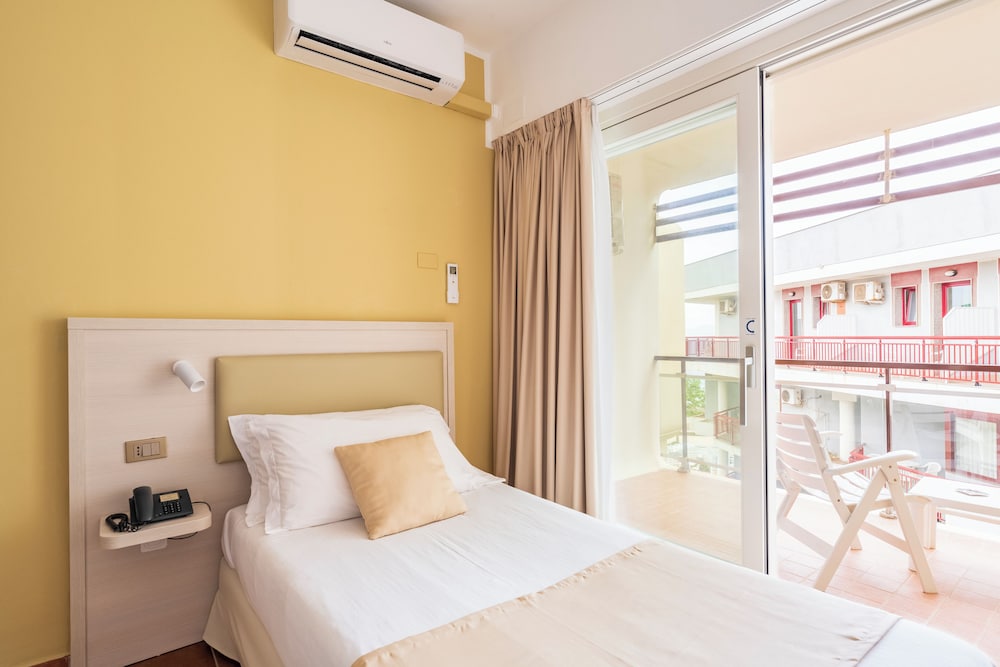 Hotel Florida — Hotel rooms in Alghero, Sardinia