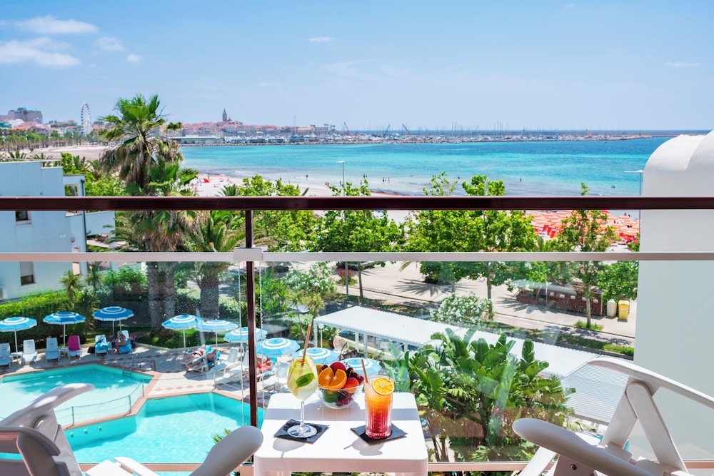 Hotel Florida — Beach in Alghero, Sardinia
