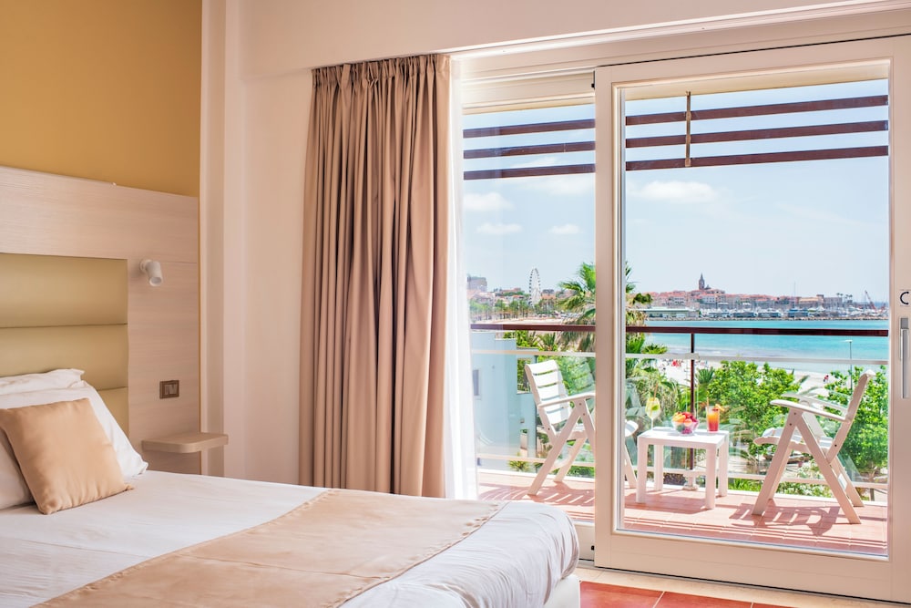 Hotel Florida — Hotel rooms in Alghero, Sardinia