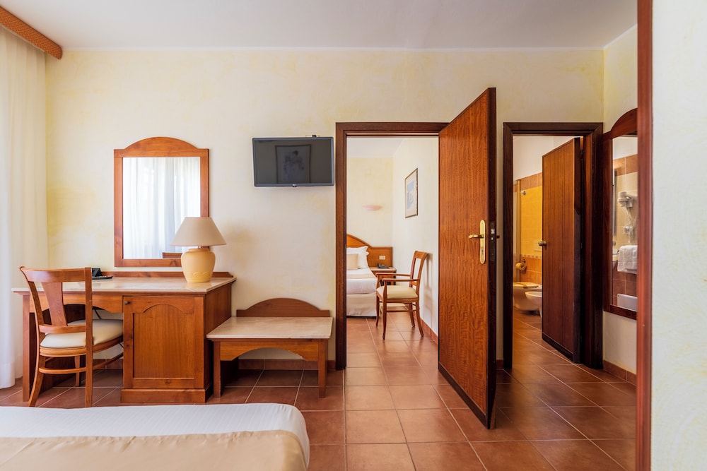 Hotel Florida — Hotel rooms in Alghero, Sardinia