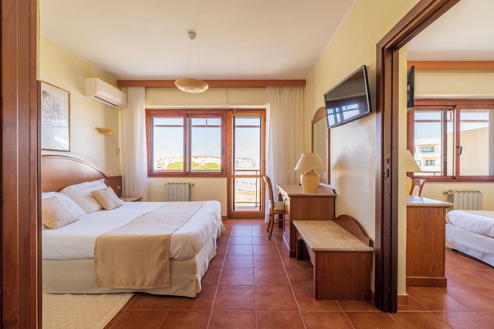 Hotel Florida — Hotel rooms in Alghero, Sardinia