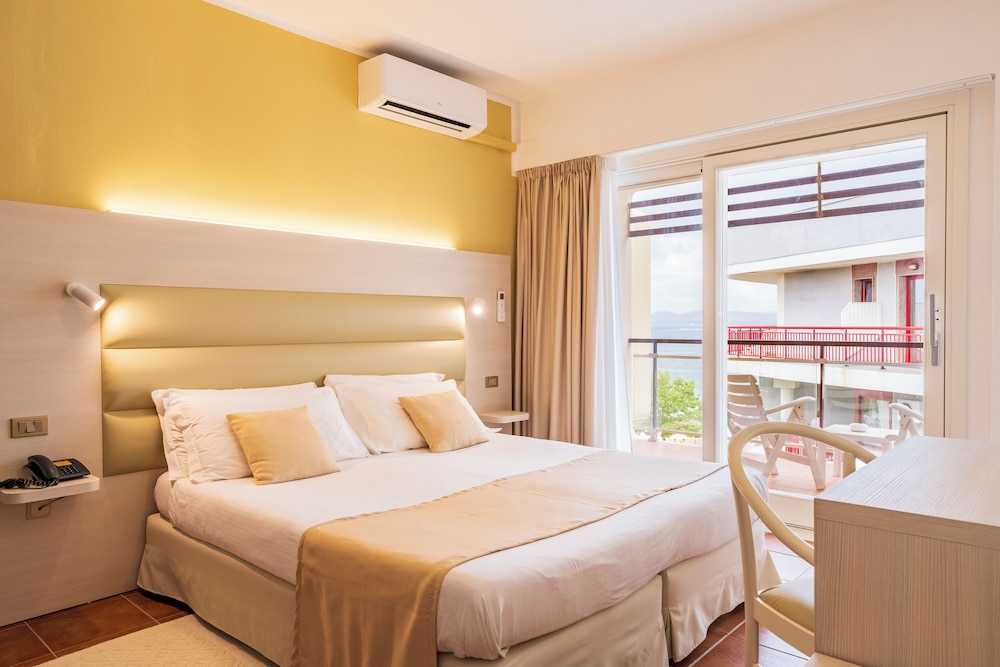 Hotel Florida — Hotel rooms in Alghero, Sardinia