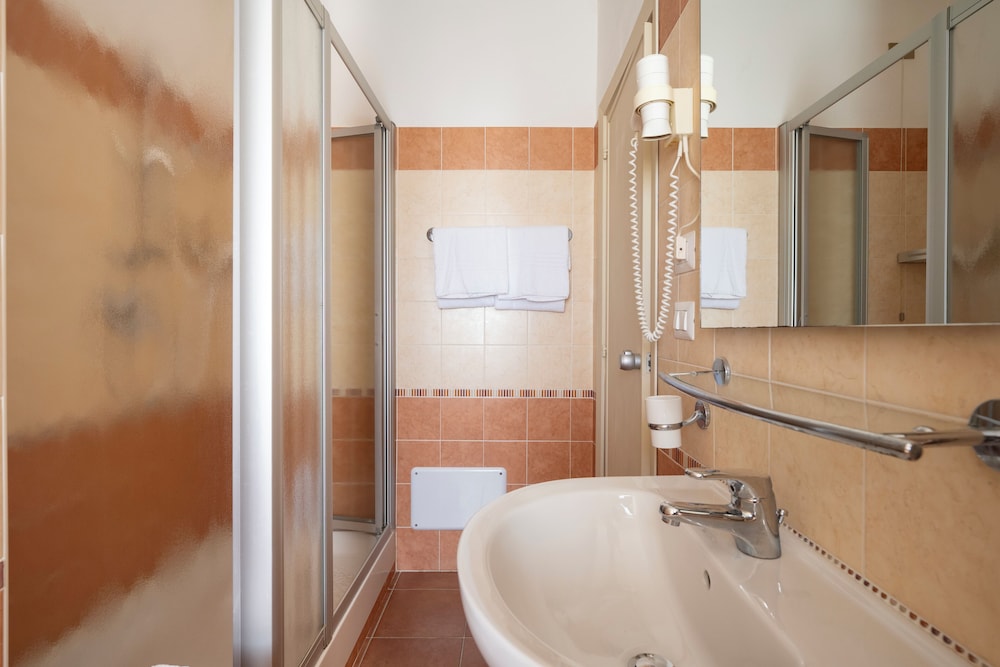 Hotel Florida — Hotel rooms in Alghero, Sardinia