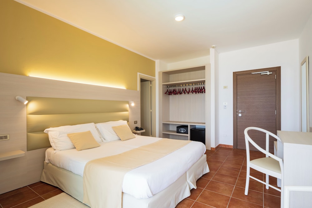 Hotel Florida — Hotel rooms in Alghero, Sardinia
