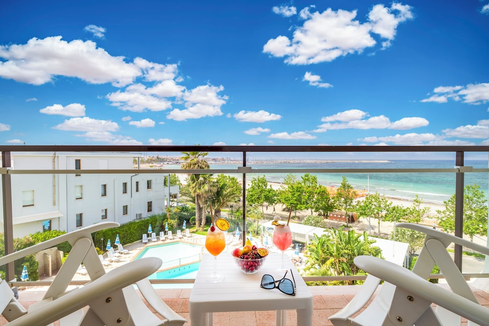 Hotel Florida — Beach in Alghero, Sardinia