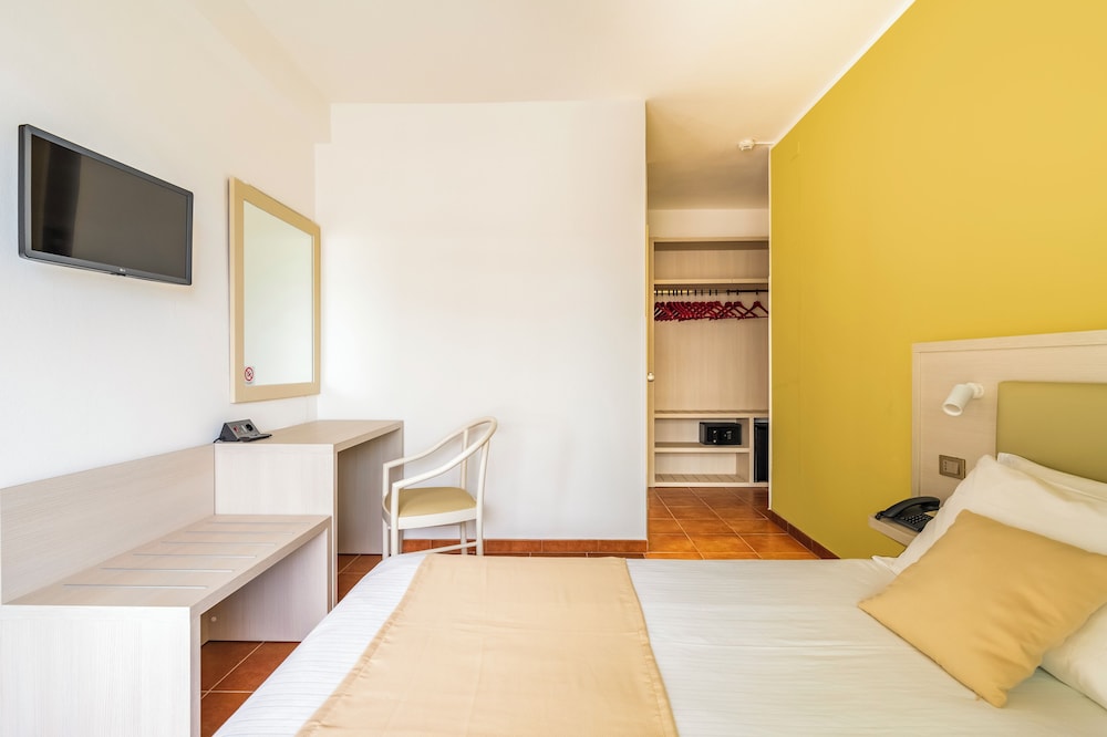 Hotel Florida — Hotel rooms in Alghero, Sardinia