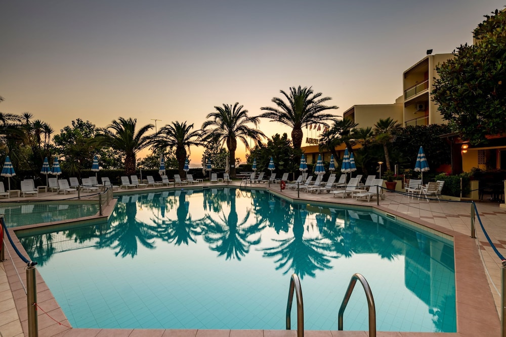 Hotel Florida — Swimming pool in Alghero, Sardinia