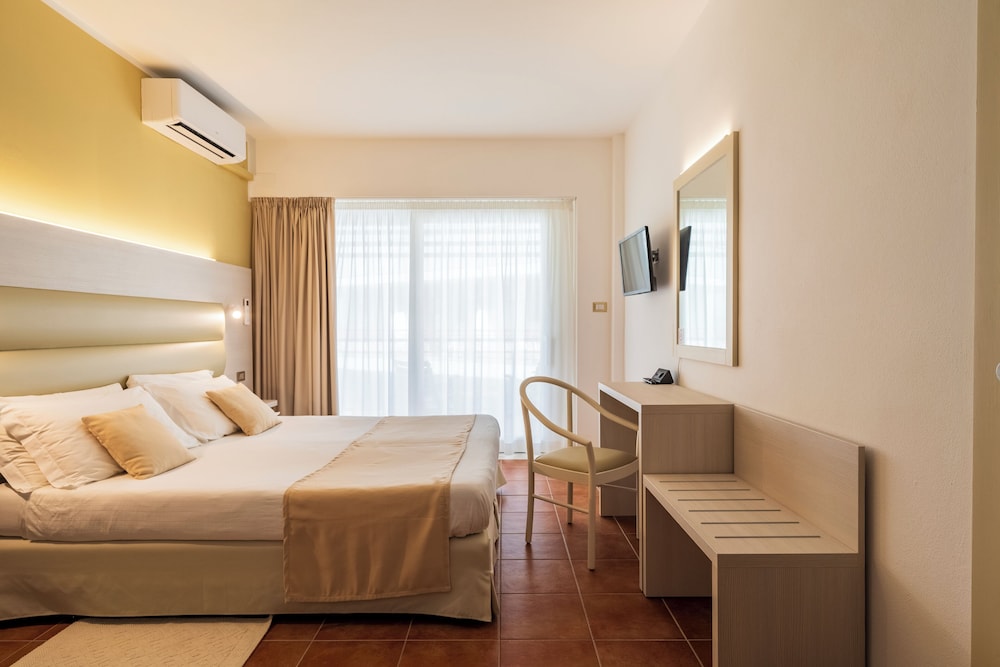 Hotel Florida — Hotel rooms in Alghero, Sardinia