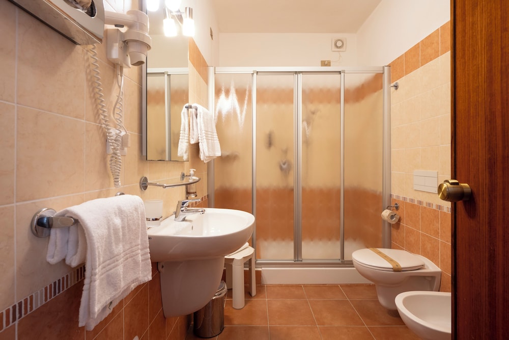 Hotel Florida — Hotel rooms in Alghero, Sardinia