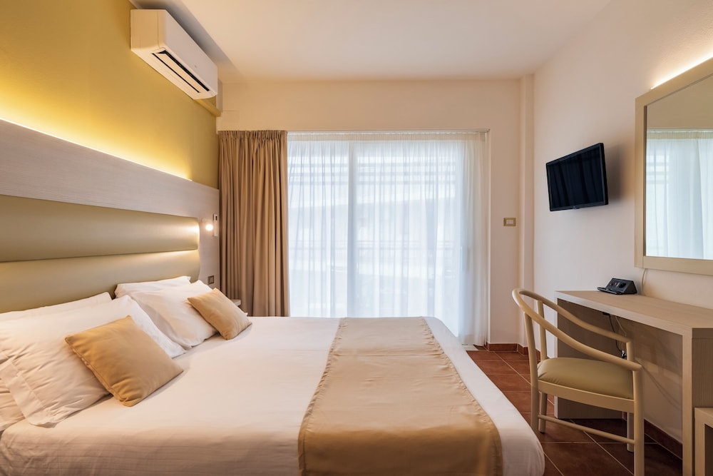 Hotel Florida — Hotel rooms in Alghero, Sardinia