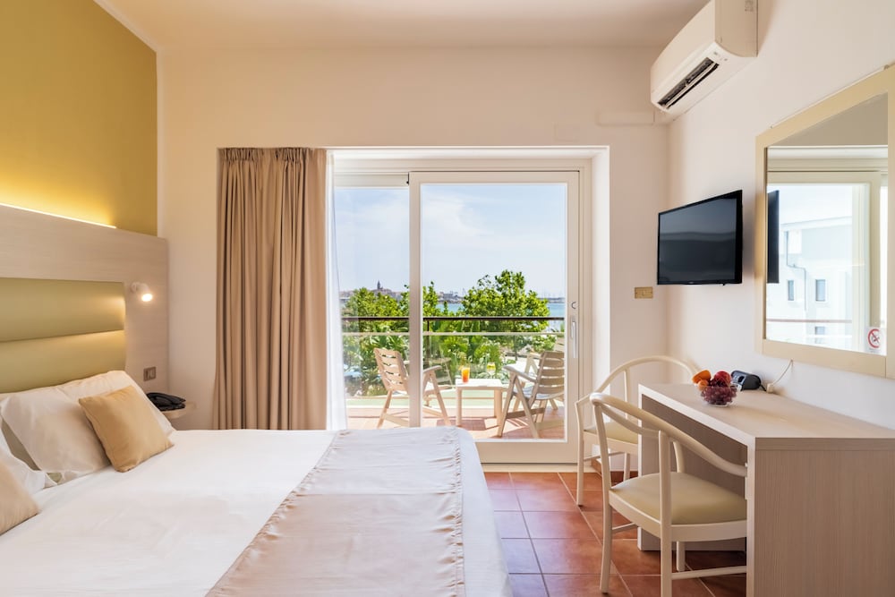 Hotel Florida — Hotel rooms in Alghero, Sardinia