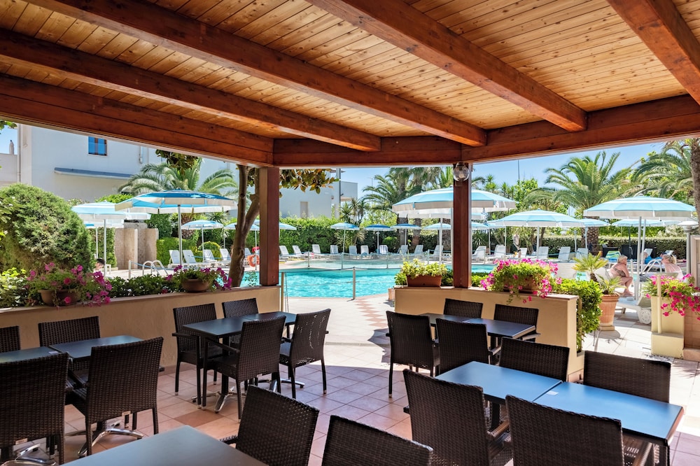 Hotel Florida — Restaurant & bars in Alghero, Sardinia