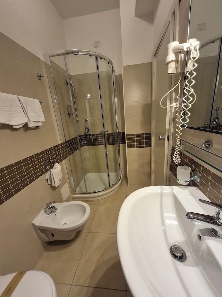Hotel Florida — Hotel rooms in Alghero, Sardinia