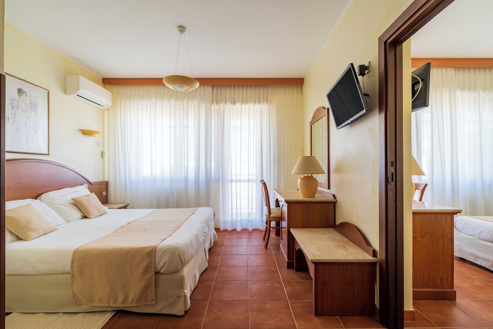 Hotel Florida — Hotel rooms in Alghero, Sardinia
