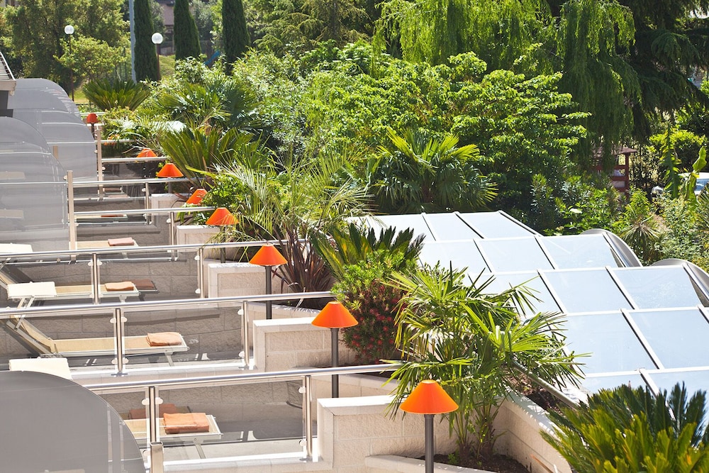 Hotel Savoy Palace - Tonelli Hotels — Hotel building in Riva del Garda, Trentino-Alto Adige