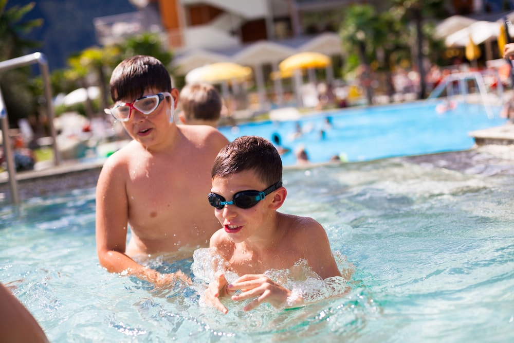 Hotel Savoy Palace - Tonelli Hotels — Swimming pool in Riva del Garda, Trentino-Alto Adige
