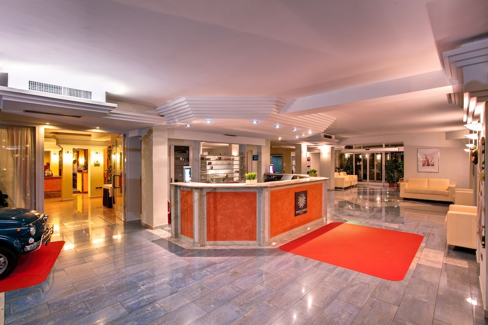 Hotel Savoy Palace - Tonelli Hotels — Hotel building in Riva del Garda, Trentino-Alto Adige