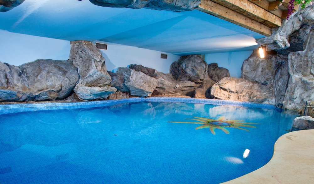 Hotel Savoy Palace - Tonelli Hotels — Swimming pool in Riva del Garda, Trentino-Alto Adige