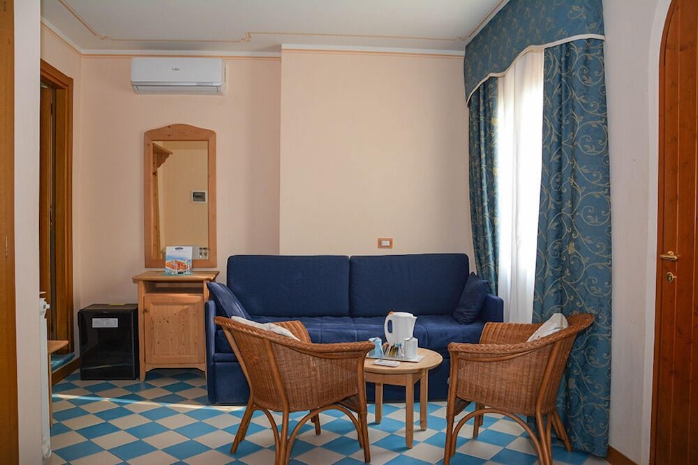 Hotel Locanda Ruscello Garnì — Hotel rooms in Limone sul Garda, Lombardy
