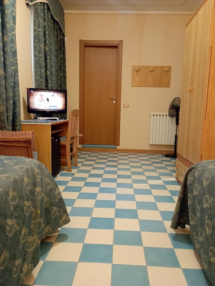 Hotel Locanda Ruscello Garnì — Hotel rooms in Limone sul Garda, Lombardy