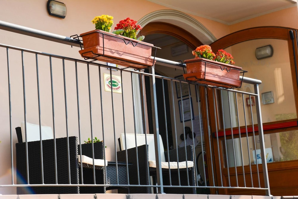 Hotel Locanda Ruscello Garnì — Hotel rooms in Limone sul Garda, Lombardy