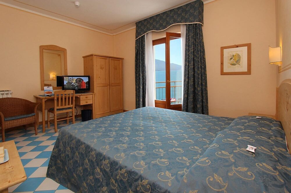 Hotel Locanda Ruscello Garnì — Hotel rooms in Limone sul Garda, Lombardy